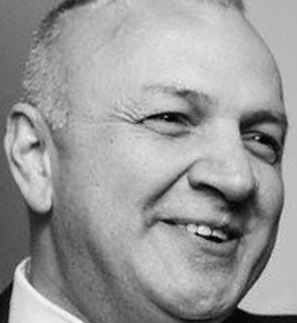 Carlos Dávila