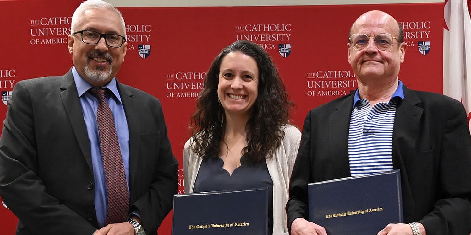 History professor receives teaching award